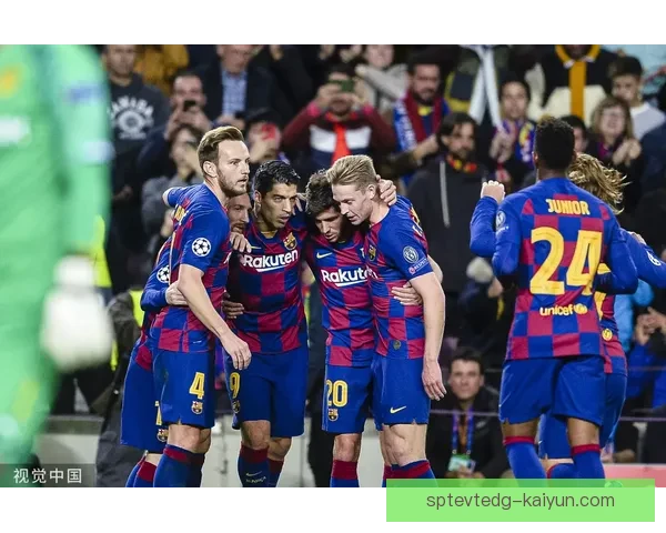 拉菲尼亚在巴萨的低谷表现引发球迷关注与讨论